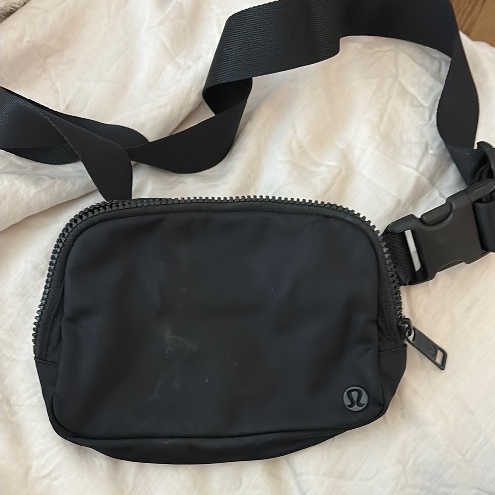 Lululemon Everywhere Belt Bag
